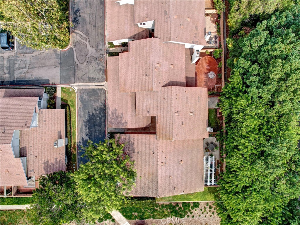 https://media.crmls.org/medias/b407e8bf-c040-4837-8fa4-49e988010ea5.jpg?preset=X-Large