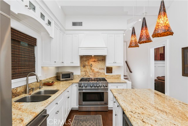 Detail Gallery Image 18 of 37 For 516 Poinsettia #B,  Corona Del Mar,  CA 92625 - 3 Beds | 3 Baths