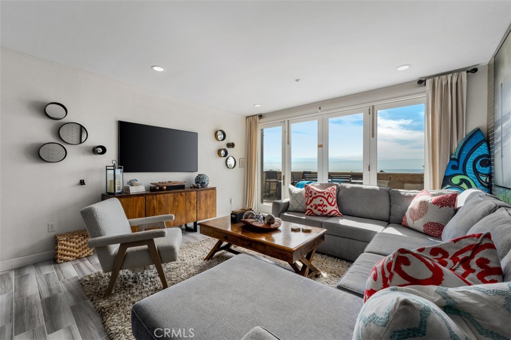 700 The Strand - photo 9