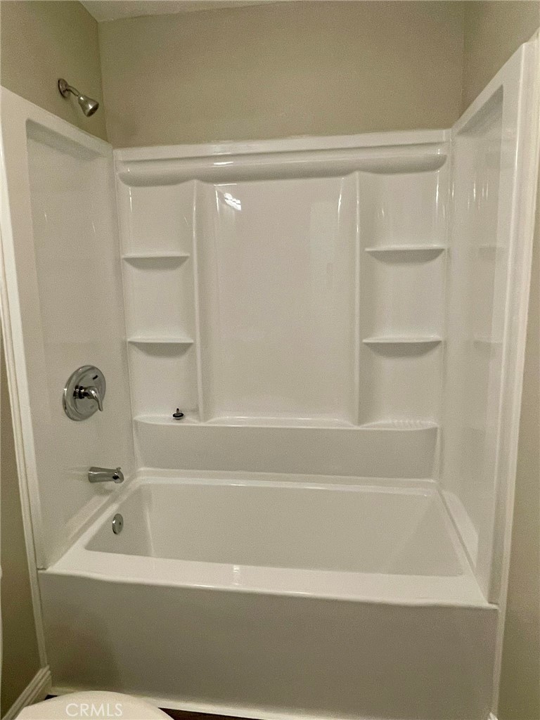 https://media.crmls.org/medias/b408d58d-a70b-45de-ae85-6adc50231ce6.jpg?preset=X-Large