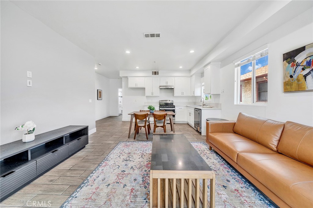 MLS #WS26185877 image #9