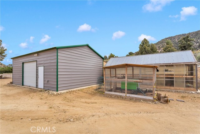 1679 Desert Front Road, Wrightwood CA: https://media.crmls.org/medias/b4093b0b-bc26-4f81-b1c4-65180b2b37a8.jpg