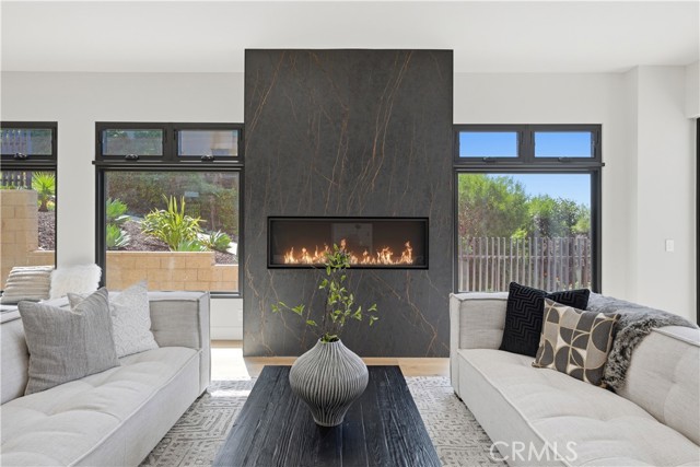 Detail Gallery Image 39 of 72 For 5108 Gordon Ln, San Diego,  CA 92109 - 4 Beds | 5/1 Baths