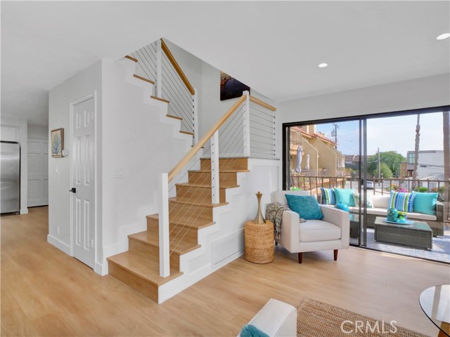 839 6th Street, Hermosa Beach, California 90254, 2 Bedrooms Bedrooms, ,2 BathroomsBathrooms,Residential,Sold,6th,SB22052797