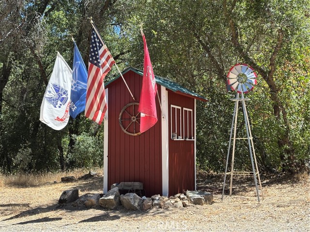 4060 Indian Peak Road, Mariposa CA: https://media.crmls.org/medias/b40a944d-a7a3-48eb-a571-8f59200295e9.jpg
