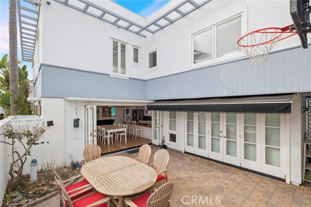 Detail Gallery Image 8 of 42 For 200 Grand Canal, Newport Beach,  CA 92662 - 4 Beds | 3 Baths