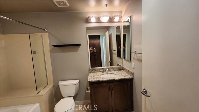 Detail Gallery Image 10 of 35 For 21301 Erwin St #424,  Woodland Hills,  CA 91367 - 2 Beds | 2 Baths