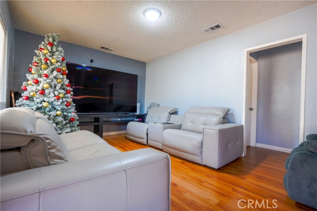 2312 Flores Street, San Bernardino CA: https://media.crmls.org/medias/b40fda14-69ba-4633-9a5b-c074a4985151.jpg