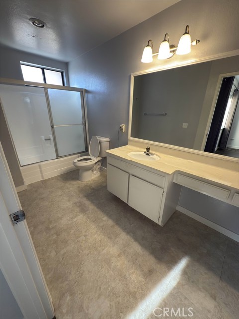 22038 Vanowen Street, Woodland Hills CA: https://media.crmls.org/medias/b4108bac-a20b-4c69-801c-ba60a69cc2a7.jpg
