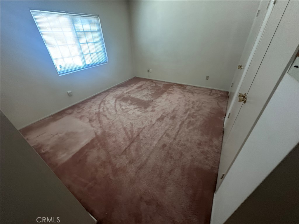 https://media.crmls.org/medias/b4108faa-b1fe-43e8-b368-c7af7a460094.jpg?preset=X-Large