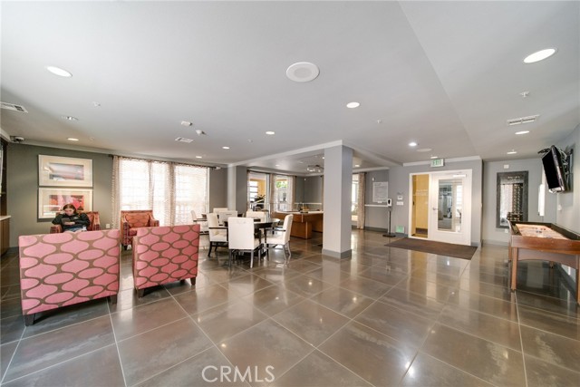 21301 Erwin Street, Woodland Hills CA: https://media.crmls.org/medias/b4110871-1bae-4c74-a9f9-8b585756f8ef.jpg