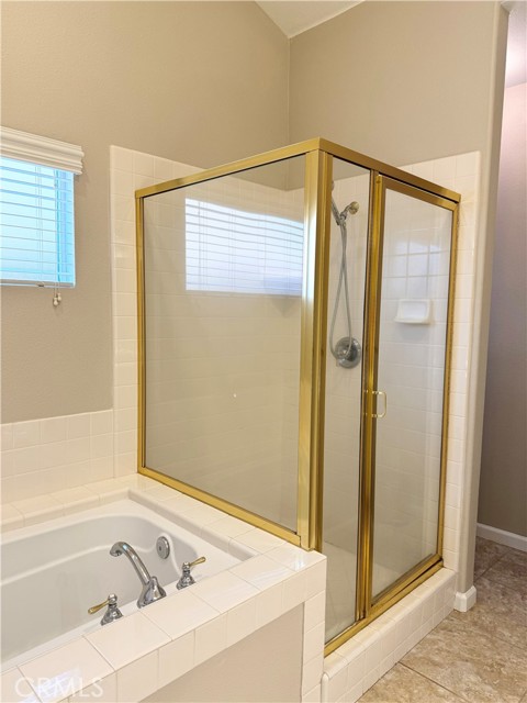 Detail Gallery Image 16 of 28 For 1055 E Hogan Ave, Fresno,  CA 93730 - 4 Beds | 2 Baths