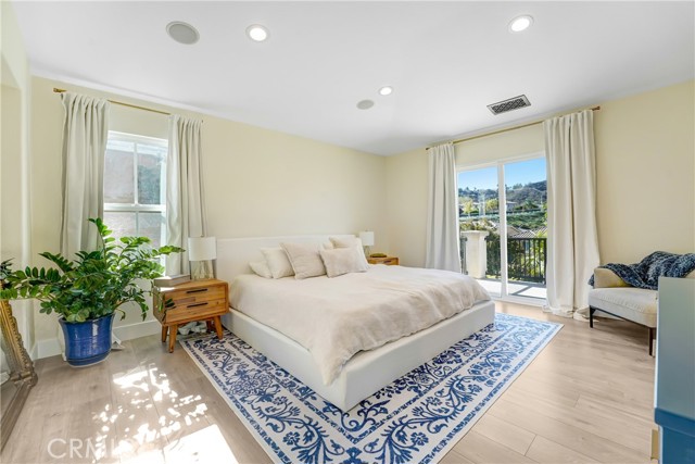 Detail Gallery Image 25 of 34 For 19920 Holly Dr, Saugus,  CA 91350 - 3 Beds | 2/1 Baths