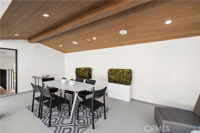 516 1/2 Larkspur Avenue, Corona del Mar CA: https://media.crmls.org/medias/b4147da5-9c26-4b9b-a4d5-0fc8c466909a.jpg