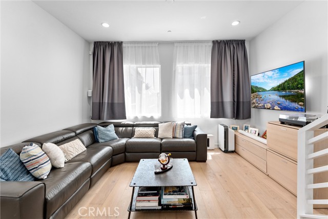 206 Alamo Court, Long Beach CA: https://media.crmls.org/medias/b414b260-69aa-4a06-8873-20b3365117d0.jpg