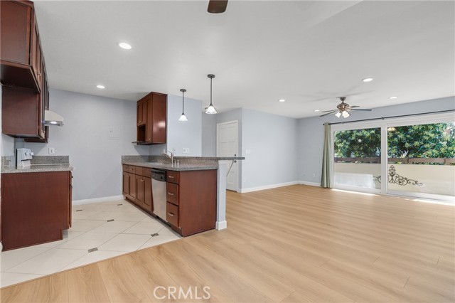 Detail Gallery Image 11 of 28 For 2501 W Sunflower Ave #E16,  Santa Ana,  CA 92704 - 3 Beds | 2 Baths