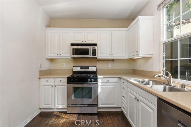 Detail Gallery Image 14 of 42 For 66 Greenhouse, Irvine,  CA 92603 - 3 Beds | 2/1 Baths