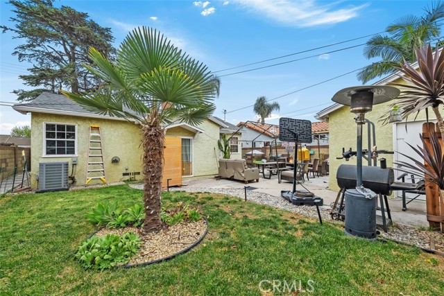 12343 Rives Avenue, Downey CA: https://media.crmls.org/medias/b415c135-fda4-46ff-a30f-bf1be999ff6f.jpg