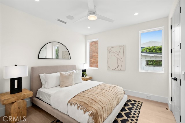 516 1/2 Larkspur Avenue, Corona del Mar CA: https://media.crmls.org/medias/b416a905-8c42-47f8-8f60-2272ca3a3709.jpg