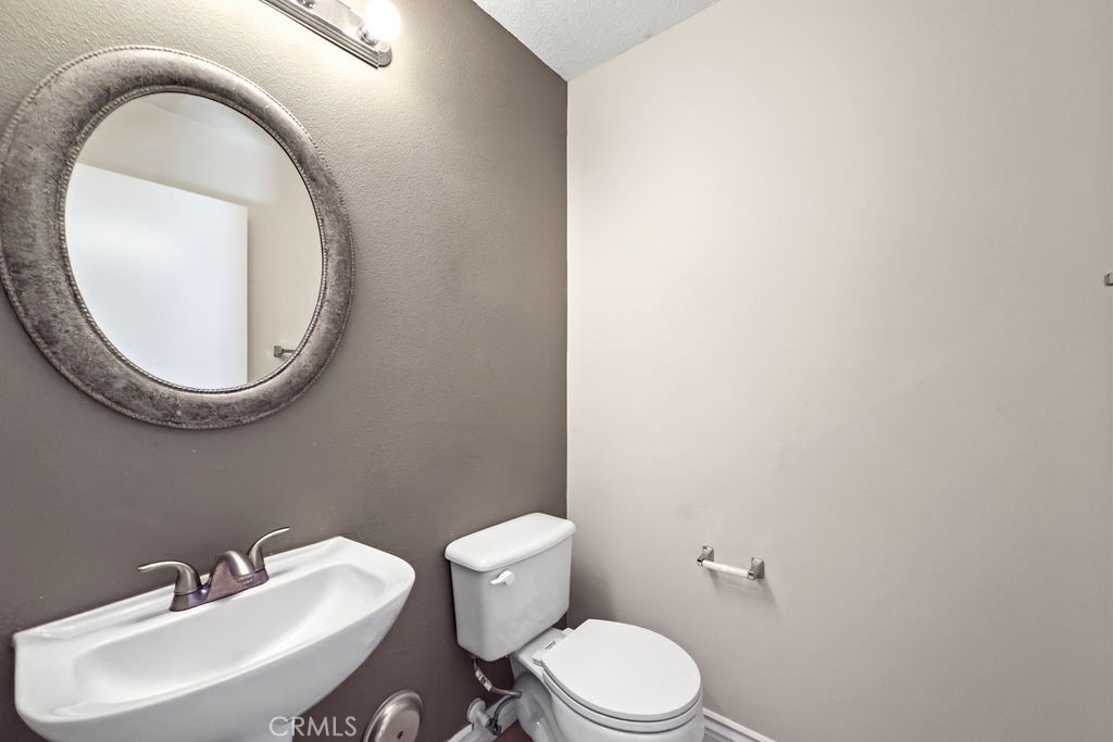 https://media.crmls.org/medias/b417e540-e77d-48d5-89c0-3fe543171a6f.jpg?preset=X-Large