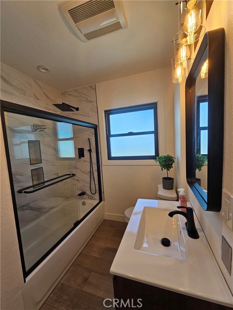 17037 Covello Street, Van Nuys CA: https://media.crmls.org/medias/b417ecc1-8b6d-41b4-86c6-5c690a318c45.jpg