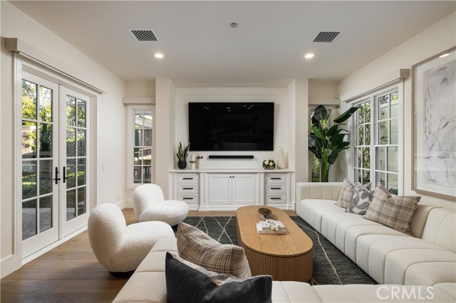 Detail Gallery Image 26 of 72 For 8 Gleneagles Dr, Newport Beach,  CA 92660 - 5 Beds | 5/1 Baths