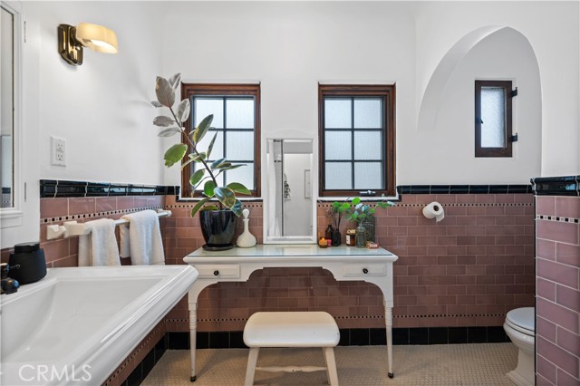 Detail Gallery Image 23 of 38 For 5022 E Broadway, Long Beach,  CA 90803 - 2 Beds | 2 Baths