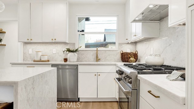 Detail Gallery Image 20 of 42 For 2735 Monogram, Long Beach,  CA 90815 - 5 Beds | 3 Baths