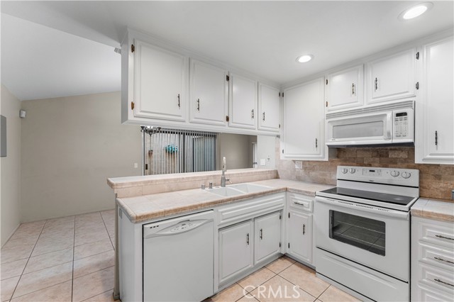 Detail Gallery Image 27 of 55 For 44125 Planet Cir, Lancaster,  CA 93536 - 2 Beds | 2 Baths