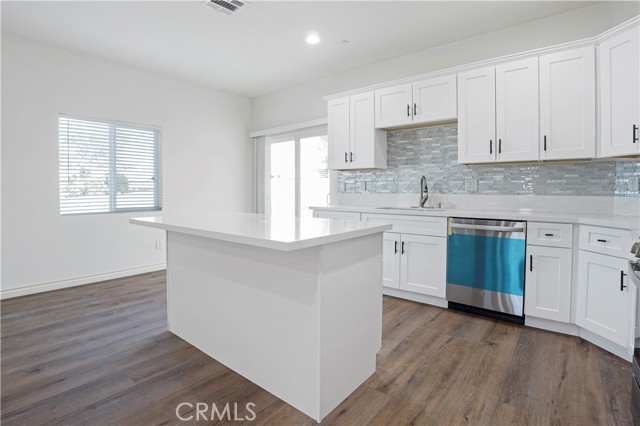 Detail Gallery Image 6 of 23 For 16277 Puesta Del Sol, Victorville,  CA 92394 - 4 Beds | 2/1 Baths