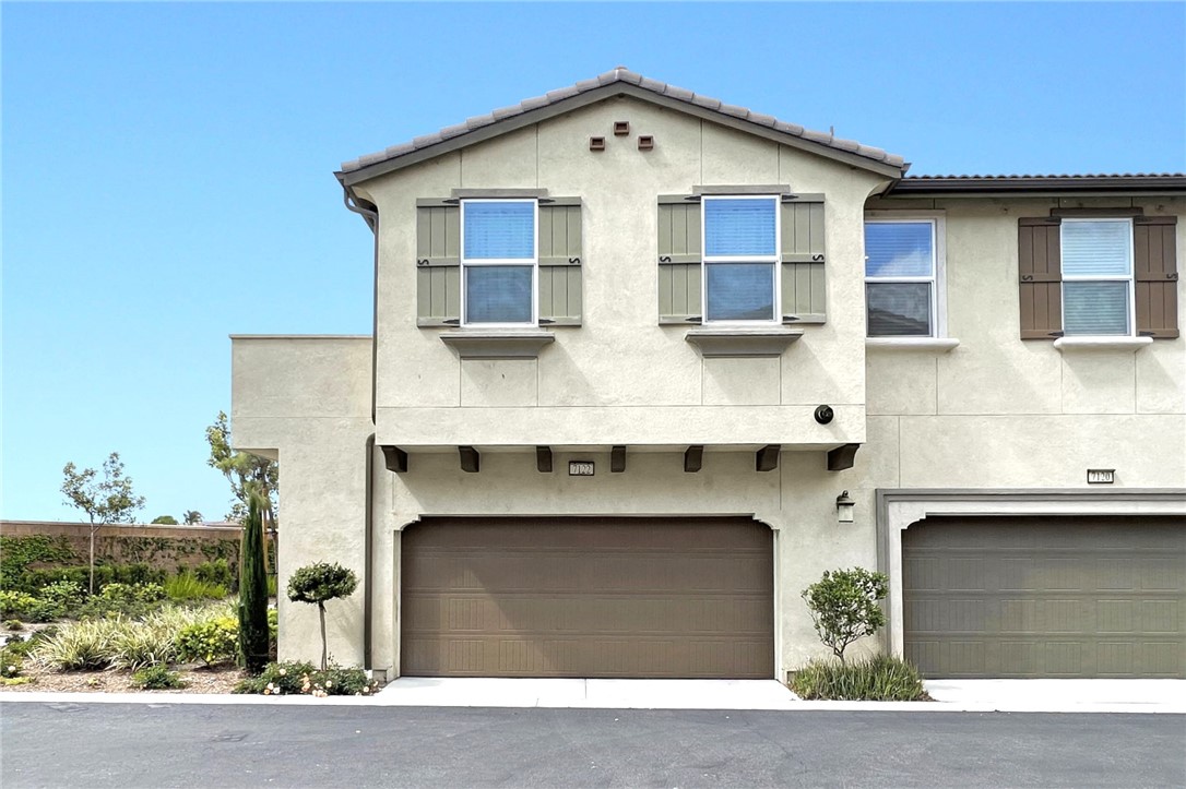 Detail Gallery Image 2 of 31 For 7122 Vernazza Pl, Corona,  CA 92880 - 2 Beds | 2 Baths