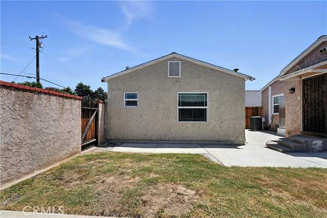 265 W Pershing Court, Covina CA: https://media.crmls.org/medias/b41b2fc5-f29b-4903-a73e-cbe2db96cde3.jpg