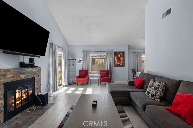 31321 The Old Road, Castaic CA: https://media.crmls.org/medias/b41baf09-7528-40e8-900b-dafd0eee3737.jpg