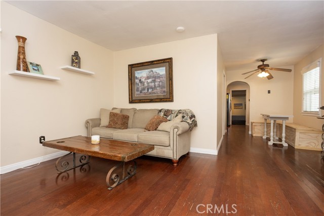 1012 Temple Ave, Long Beach CA: https://media.crmls.org/medias/b41bdeb3-812f-49e5-be83-4d9eb7bf2017.jpg