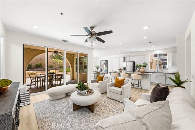 Detail Gallery Image 5 of 42 For 114 Cultivate, Irvine,  CA 92618 - 4 Beds | 3/1 Baths