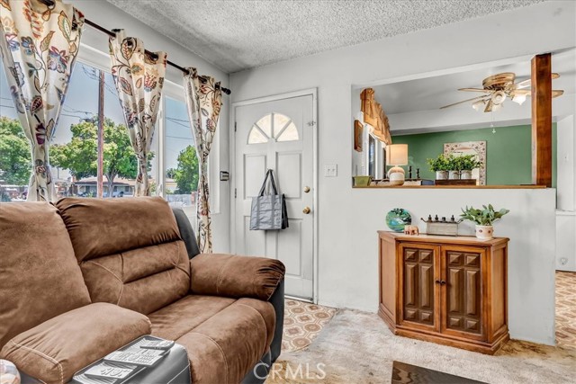 4825 Putter Lane, Bakersfield CA: https://media.crmls.org/medias/b41c48df-f2b6-40c9-af82-6650d7ad9765.jpg