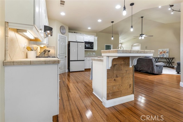 Detail Gallery Image 18 of 45 For 523 W Country Ct, Visalia,  CA 93277 - 3 Beds | 2 Baths
