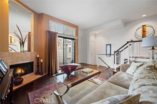 Detail Gallery Image 11 of 34 For 4634 Don Lorenzo Dr a,  Los Angeles,  CA 90008 - 3 Beds | 2/1 Baths