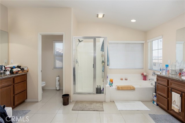 15850 Twin Lakes Dr, Moreno Valley CA: https://media.crmls.org/medias/b41db1d7-b1bd-4dae-b085-13671eb9fe18.jpg