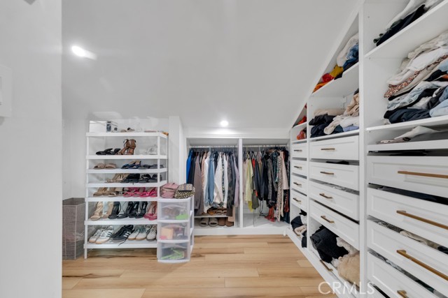 Detail Gallery Image 33 of 52 For 5727 Colbath, Valley Glen,  CA 91401 - 3 Beds | 3 Baths