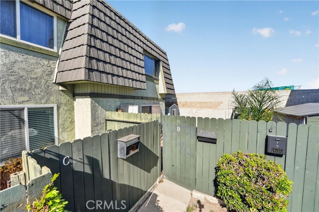 2 Bed Home for Sale in Costa Mesa, California