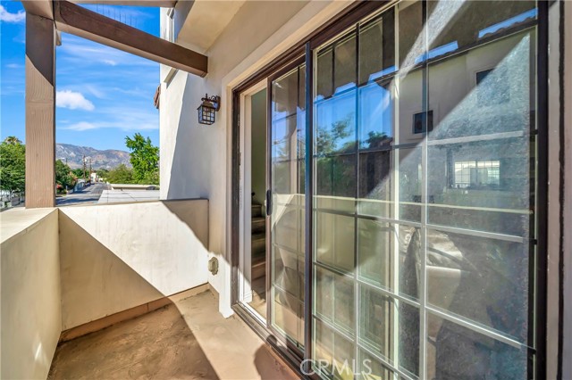 1101 N Maclay Avenue, San Fernando CA: https://media.crmls.org/medias/b41f9540-5f99-4921-aba3-ed11ad74553c.jpg