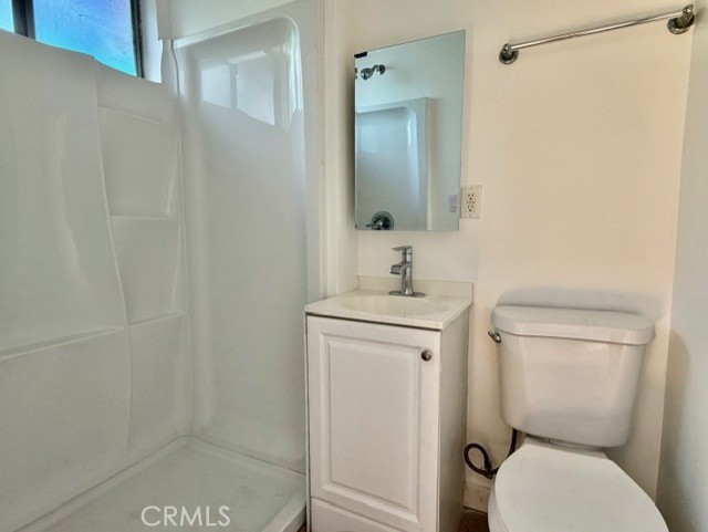 https://media.crmls.org/medias/b41fa93b-5dd0-402f-b909-09e59b0f0cfe.jpg?preset=X-Large