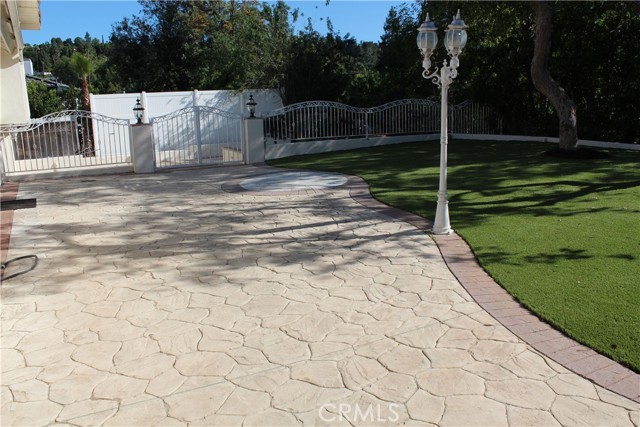 Detail Gallery Image 19 of 23 For 4527 Stark, Woodland Hills,  CA 91364 - 3 Beds | 3 Baths