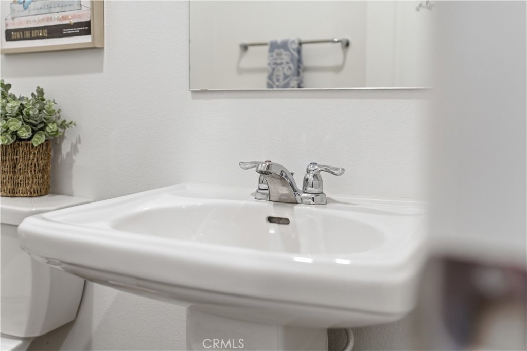 https://media.crmls.org/medias/b420abea-644c-4c10-bd59-ccd2a0e6f38d.jpg?preset=X-Large