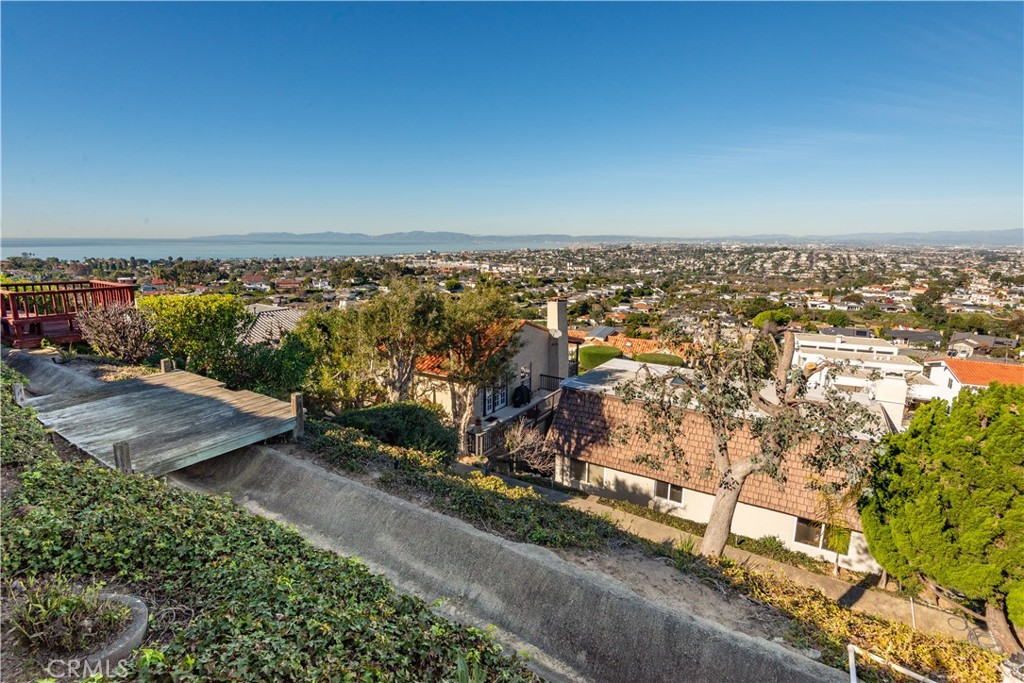 https://media.crmls.org/medias/b42184d9-013b-428d-ab9c-23d48f8e1b92.jpg?preset=X-Large