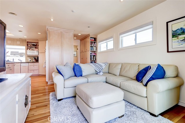 309 3rd Street, Manhattan Beach CA: https://media.crmls.org/medias/b421aebe-c4e8-43d7-a40c-eec3af19a058.jpg