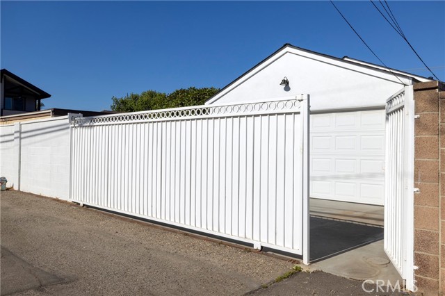 Detail Gallery Image 19 of 24 For 1821 Lake St, Huntington Beach,  CA 92648 - 3 Beds | 3/1 Baths