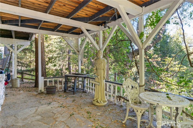 Detail Gallery Image 24 of 35 For 197 Rocky Point Rd, Lake Arrowhead,  CA 92352 - 5 Beds | 3 Baths