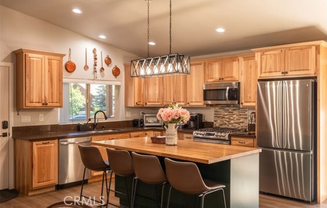 Detail Gallery Image 14 of 34 For 905 W Aeroplane Bld, Big Bear City,  CA 92314 - 3 Beds | 2 Baths